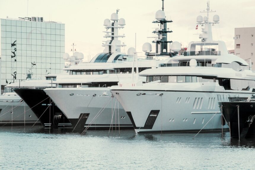 how much do you make working on a yacht